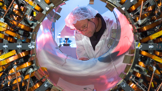 Deutsches Know-How für die Entdeckung des Higgs-Teilchens: Universitäten treiben das ATLAS-Experiment am LHC in Genf voran – gefördert durch die BMBF-Verbundforschung.