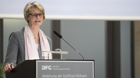 Bundesforschungsministerin Anja Karliczek während ihrer Rede im Rahmen der Verleihung der Leibniz-Preise 2018