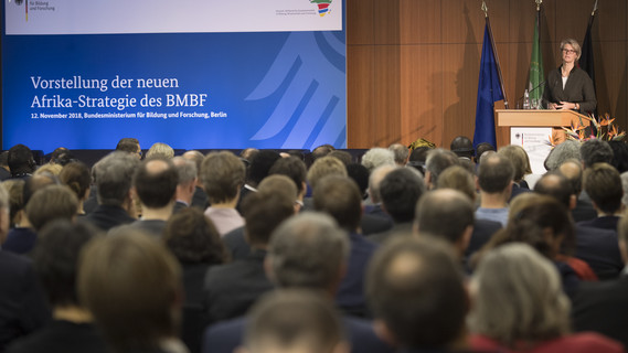 Bundesministerin Anja Karliczek stellt die neue Afrika-Strategie des BMBF vor