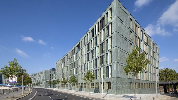 Blick auf den Neubau des Bundesministeriums für Bildung und Forschung am Dienstsitz Berlin
