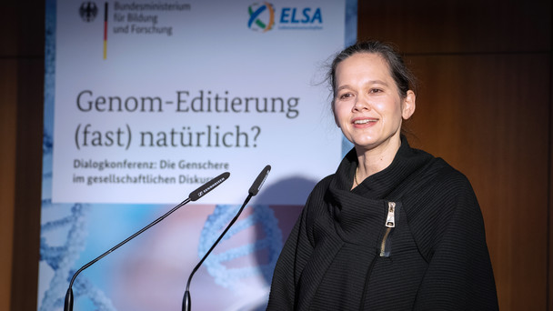 Veronika von Messling, Abteilungsleiterin in Bundesministerium für Bildung und Forschung, eröffnet die Tagung zur Genom-Editierung in Berlin.