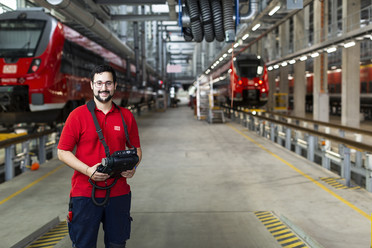 Nach einer Anpassungsqualifizierung bei TÜV Nord erhielt Samad Hamuch aus Spanien 2016 die volle Anerkennung als Elektroniker für Automatisierungstechnik. Seitdem arbeitet er in Deutschland in seinem Traumberuf.