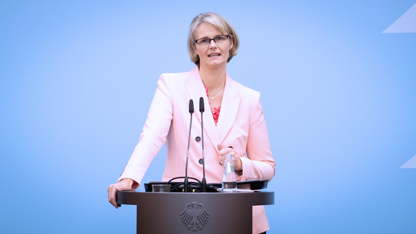 Bundesforschungsministerin Anja Karliczek bei ihrem Statement zum Wissenschafts- und Studierendenunterstützungsgesetz.