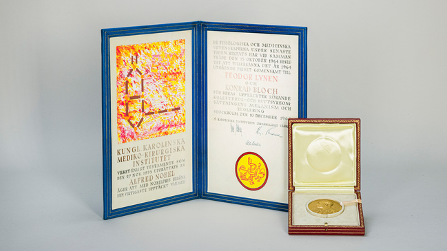 Medaille und das Nobelpreisdiplom des deutschen Biochemikers Feodor Lynen