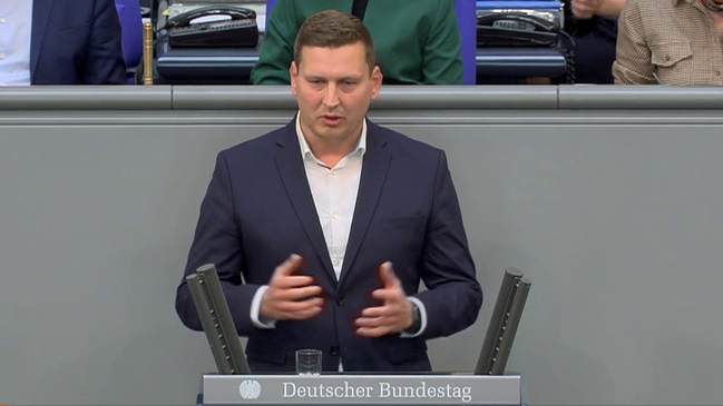 Mario Brandenburg am Rednerpult des Deutschen Bundestages